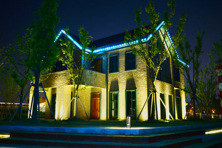 Light Pollution: Quick Tips to Be Responsible With Your Outdoor Lighting